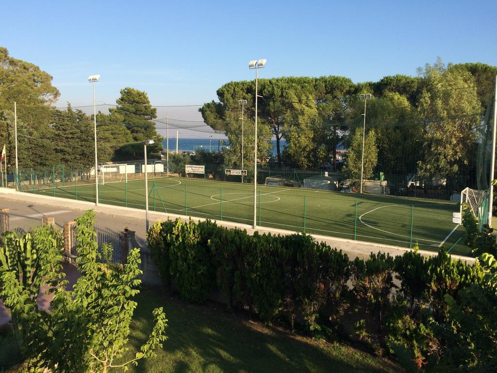 Villaggio Camping Lungomare Cropani Exterior foto